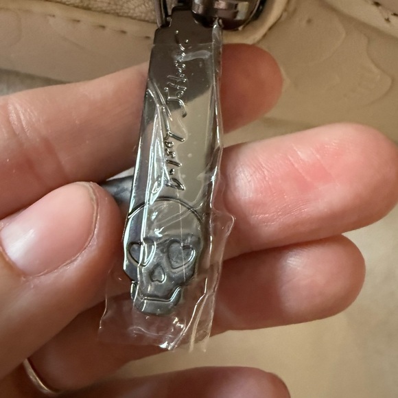 NEW Betsey Johnson Skull Handbag - Picture 14 of 14